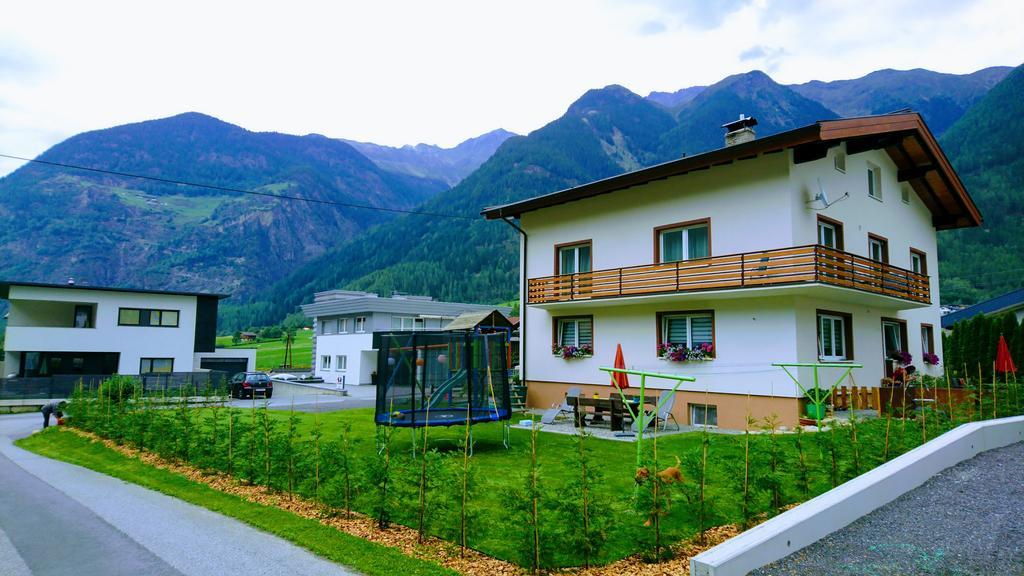Apartamento Haus Attos Umhausen Exterior foto